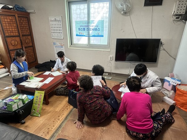 어르신 원스톱 건강서비스  / 사진 = 완주군