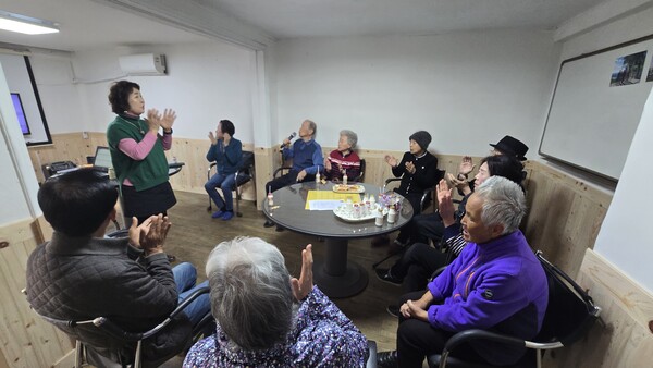 찾아가는 평생학습 사랑방(24년 노래교실) / 사진=충주시