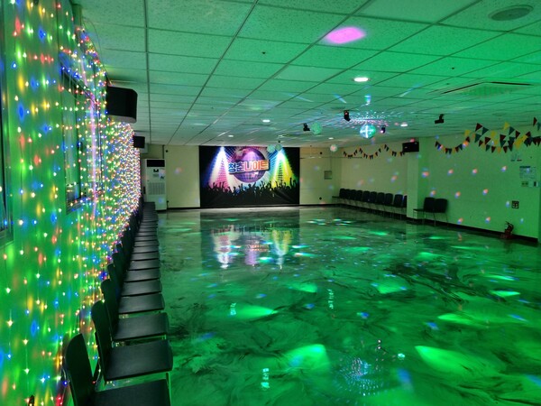 노인복지관 청춘나이트 사진 / 사진=충주시