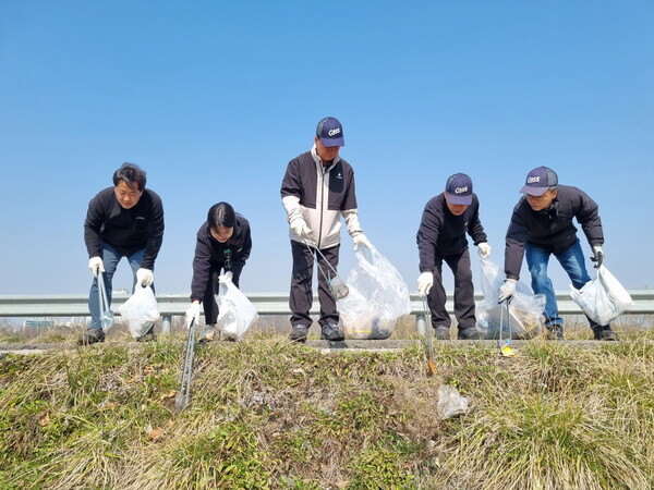 오비맥주 광주공장, ‘세계 물의 날’ 맞아 환경 정화 활동 전개 / 사진=오비맥주