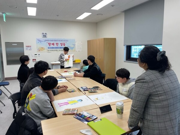 집단상달 프로그램을 진행하고 있는 무안군 청소년상담복지센터 / 사진 = 무안군