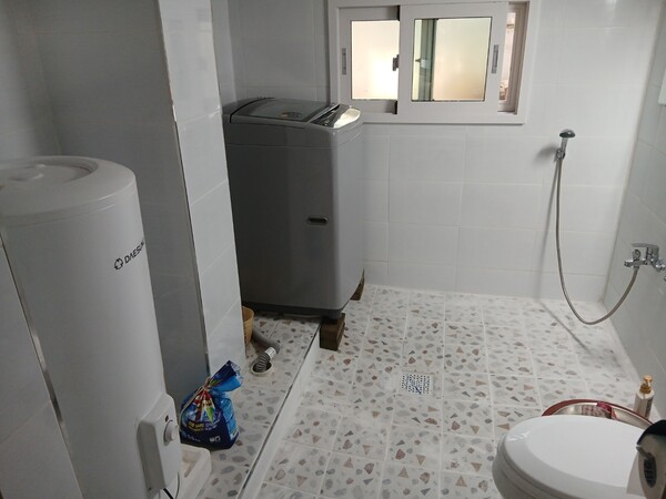 민관협력으로 해제사랑나눔회가 만든 신축 욕실 / 사진 = 무안군