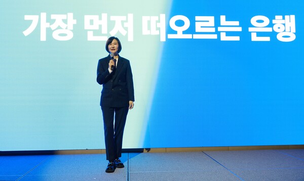 이은미 토스뱅크 대표가 중장기 계획을 발표하고 있다. 사진=토스뱅크