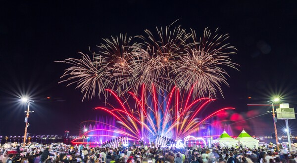 목포해상W쇼’,감성·역동·화려함 담은 2025년 개막공연 개최 / 사진 = 목포시