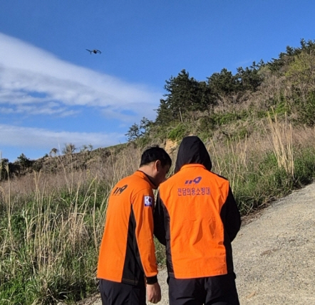 진도소방서, 의용소방대와 함께 산불, 임야화재 드론 감시단 운영 / 사진 = 진도군