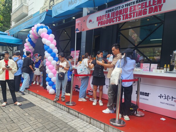      베트남 현지 판촉전 / 사진 = 전주시