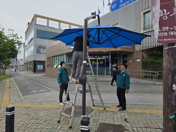 폭염저감시설 그늘막 점검 및 정비 활동 / 사진 = 광주광역시 광산구