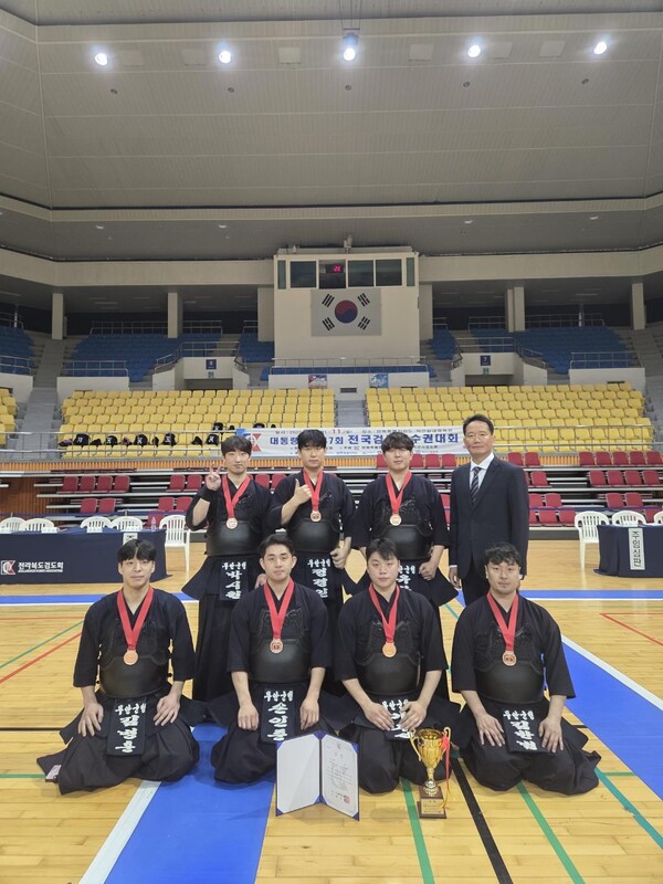 대통령기 제47회 전국검도선수권대회에서 3위를 수상한 무안군청 검도팀 / 사진 = 무안군