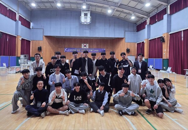 전남고 1학년 2반, 교사, 도슨트 / 사진 = 광주광역시교육청