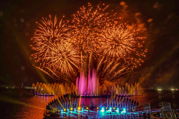 가족과 함께하는 감동의 밤! 목포해상W쇼 2회차 공연 개최 / 사진=목포시