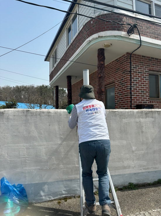           진도군, ‘모기 유출입 방지팬’ 설치해 쾌적한 환경 조성 / 사진 = 진도군