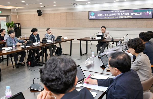 김동근 시장이 5월 27일 ‘경제자유구역 지정 추진 용역 착수보고회’를 진행하고 있다. / 사진=의정부시
