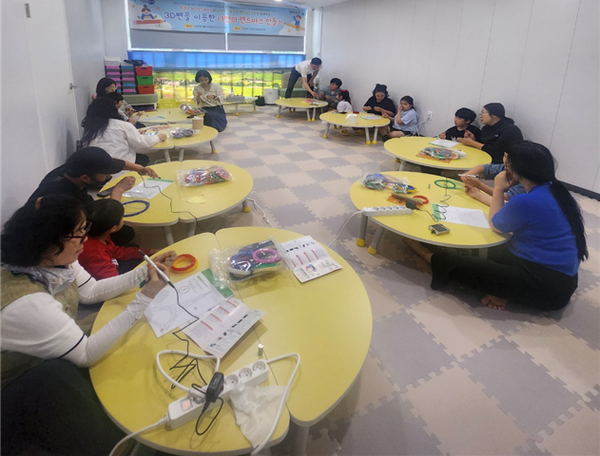 맘쓰허그 무안군 장난감도서관에서 운영한 가족의 달 특별 프로그램 운영 모습 / 사진 = 무안군