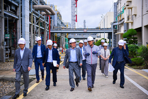 정기명 여수시장이 ‘시장이 간다! 여수 통통’ 일환으로 금호석유화학을 방문했다. / 사진=여수시