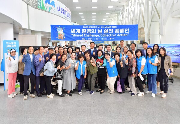 그린장성21추진협의회가 10일 장성군청에서 ‘에코웨이브 캠페인’을 열었다 / 사진 = 장성군