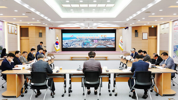 지난 10일 시청 대회의실에서 열린 ‘서산 석유화학산업 위기대응 협의체’ 회의 / 사진=서산시