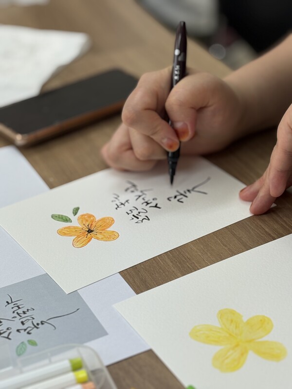 캘리그라피수강생재능나눔 / 사진 = 완주군