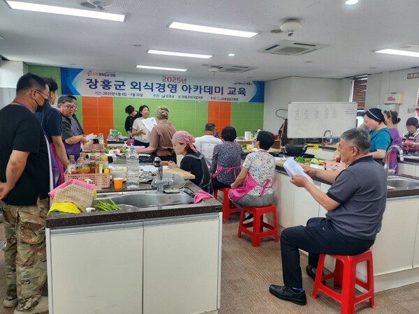 외식경영아카데미 교육 / 사진 = 장흥군