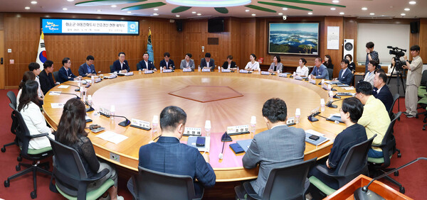 아동친화도시 인증 현판식에 참가한 구복규 화순군수 / 사진=화순군