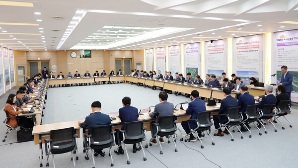 23일 시청 대회의실에서 열린 반부패·청렴 시책 보고회 / 사진=서산시