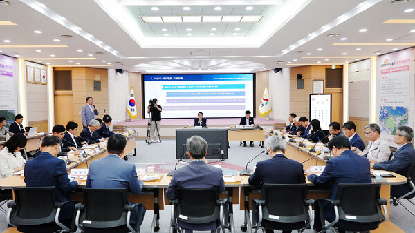 지난 24일 시청 대회의실에서 열린 서산 국가정원 타당성 조사 및 기본계획 수립 용역 최종보고회 / 사진=서산시