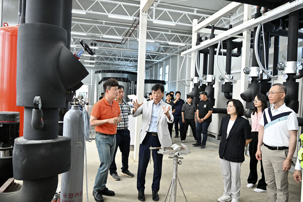 임대형 스마트팜 조성사업 준공관련 현장 시찰 / 사진 = 장수군