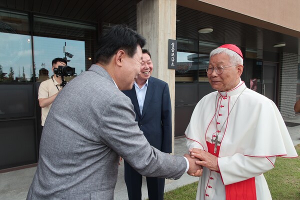 솔뫼성지 방문(유흥식 추기경, 오성환 당진시장) / 사진=당진시