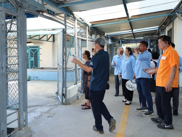 교도소 내부 견학 / 사진 = 장흥군