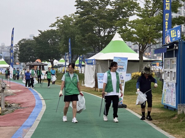 물축제 자원봉사장 활동 / 사진 = 장흥군