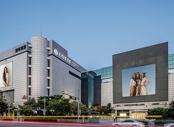 인천광역시 미추홀구 관교동에 위치한 롯데백화점 인천점 전경 / 사진=롯데쇼핑
