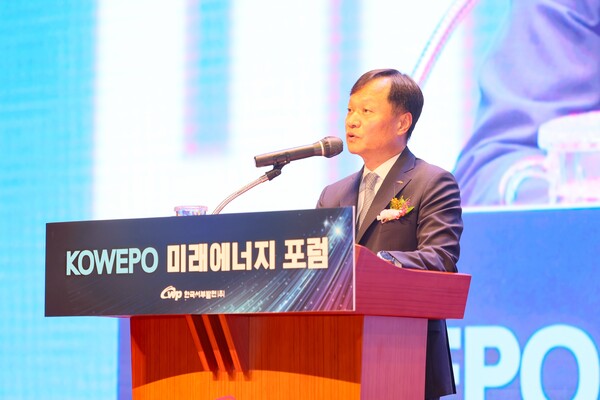 이정복 한국서부발전 사장이 포럼 개막식에서 인사말을 하고 있다.