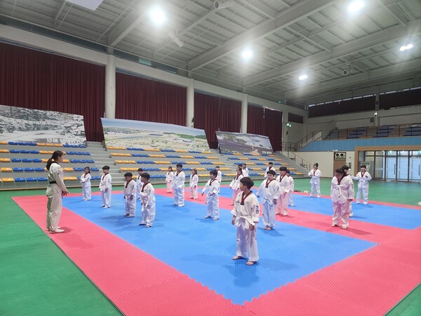 암태면 스포츠강좌 수업 장면(태권도) / 사진 = 신안군