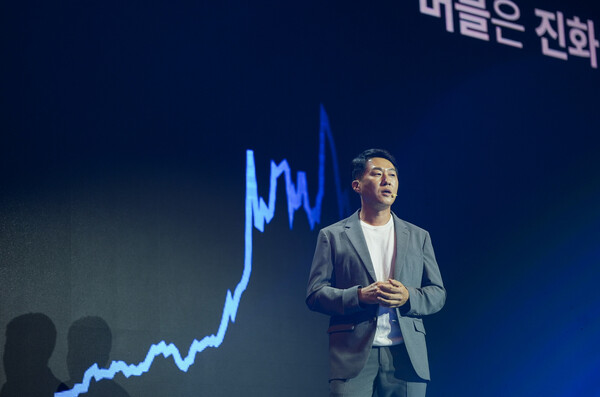 오경석 두나무 대표가 UDC 2025에서 오프닝 스피치를 하고 있다. 사진=두나무