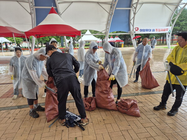 공무직 환경캠페인 / 사진 = 장수군