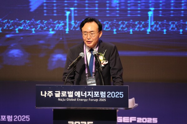 윤병태 시장이 글로벌 에너지포럼 개회사를 하고 있다 / 사진 = 나주시
