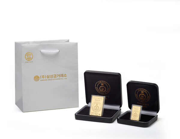 삼성금거래소가 한국조폐공사와 협업해 화폐 부산물을 활용한 친환경 쇼핑백을 제작했다 / 사진=호반그룹