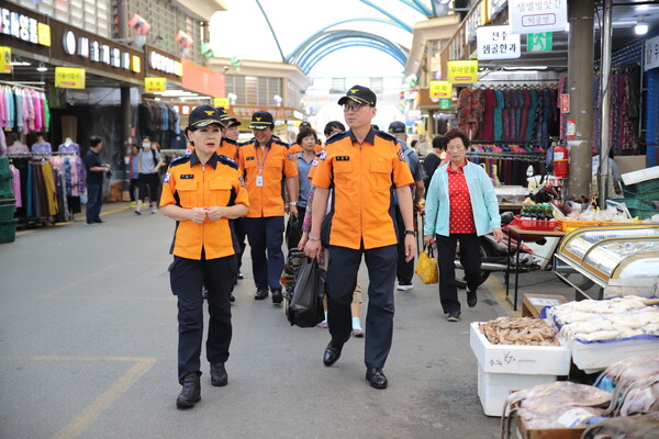 전북특별자치도소방본부  전통시장 이용으로 지역경제 활력에 동참 / 사진=전북특별자치도