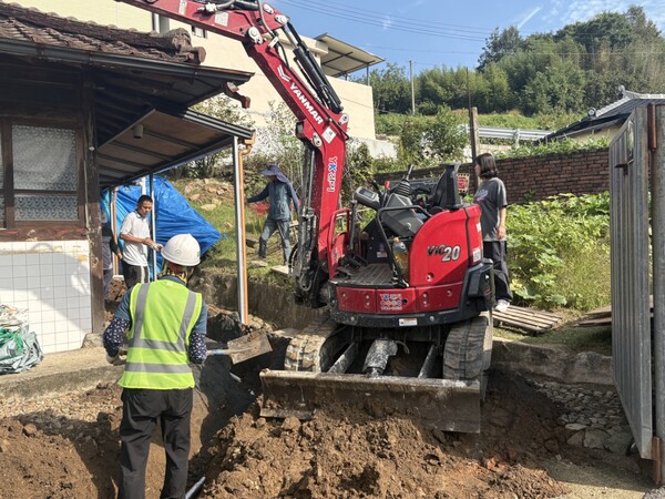 동복면, 겨울철 대비 장애인 세대 2가구 연탄보일러 교체 /  사진 = 화순군