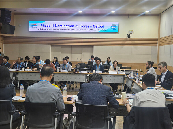 지난 9월 26일 여수시청 회의실에서 국가유산청, 해양수산부, 집필진 등의 사전 브리핑이 진행되고 있다. / 사진=여수시