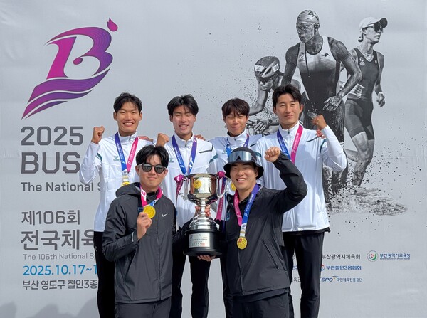 제106회 전국체육대회 철인3종경기에서 남자부 우승을 차지한 계룡건설 철인3종 선수단 (왼쪽 위부터 시계방향으로_권민호 선수, 박찬욱 선수, 최규서 선수, 박상민 선수, 김민석 트레이너, 신성근 감독) / 사진=계룡건설