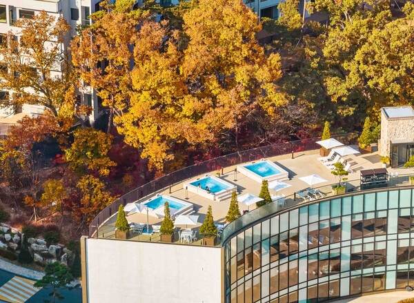 자쿠지에서 바라보는 안토 가을 풍경 / 사진=한화호텔앤드리조트