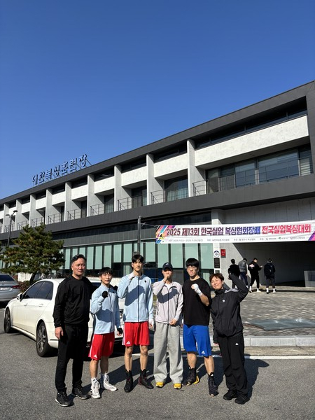 화순군청 복싱부(왼쪽부터 박구감독님,서동근선수, 국승준선수, 성현태선수, 선현욱선수, 박지선코치) / 사진=화순군