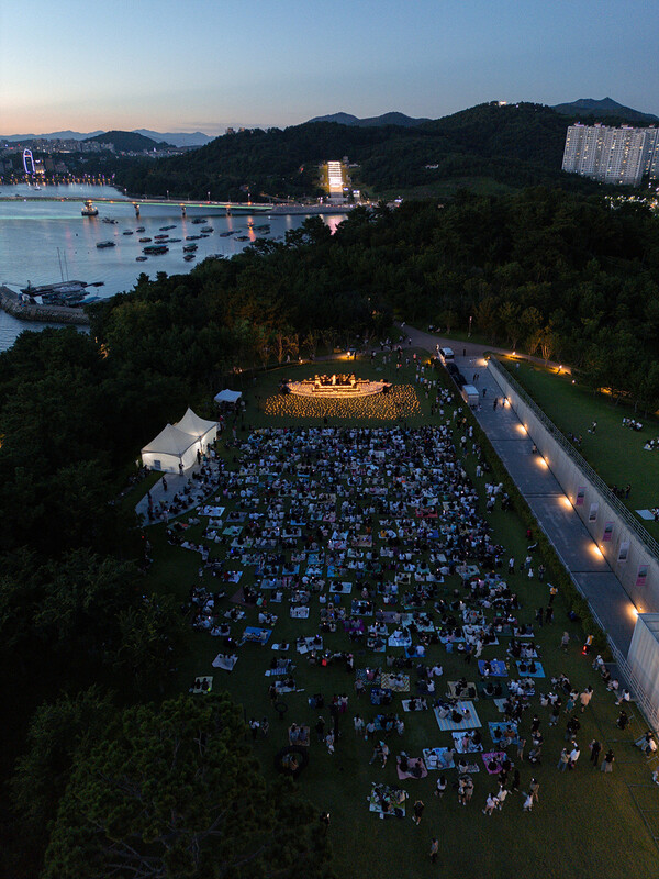 지난 8월 16일 장도 야외공연장에서 열린 ‘캔들라이트 콘서트’ / 사진=여수시