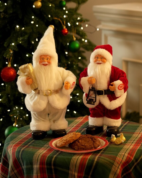 (주)아성다이소 ‘춤추고 노래하는 산타’ / 사진=아성다이소