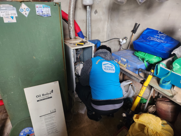 한파 대비- 우리동네 복지기동대 보일러 수리 / 사진=전라남도