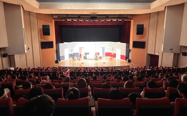 지난 8월에 선보인 연극 라이어 / 사진 = 완도군