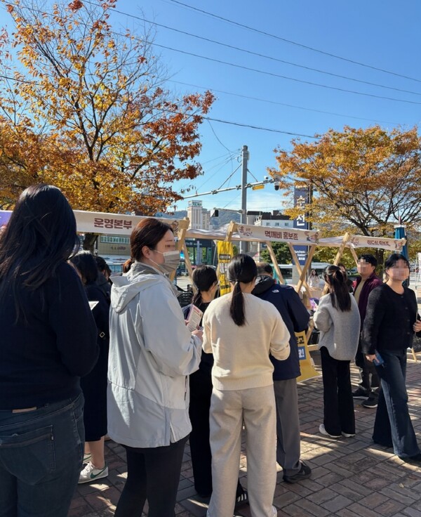 지난 14일 순천역 일대에서 원도심 맛집과 지역 상권을 알리기 위한 특별 행사 ‘먹깨비와 떠나는 순천역 미식여행’이 개최됐다 / 사진=순천시