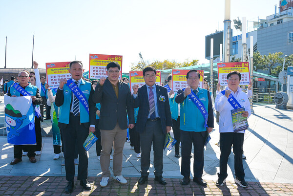 지난 22일 이순신광장 일원에서 열린 ‘2026여수세계섬박람회 성공개최 시민운동 실천 결의대회’ / 사진=여수시