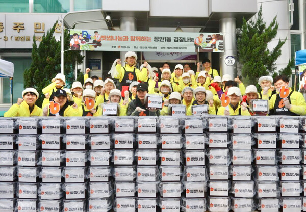 빗썸나눔, 동대문구 장안1동 주민센터와 김장나눔 봉사…1,500포기 지원 / 사진=빗썸
