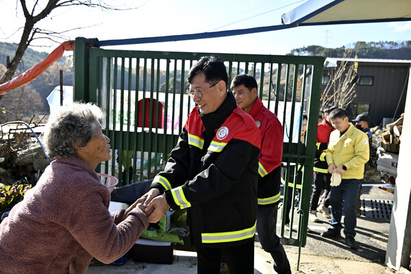 사랑의 땔감 나누기 / 사진=장수군